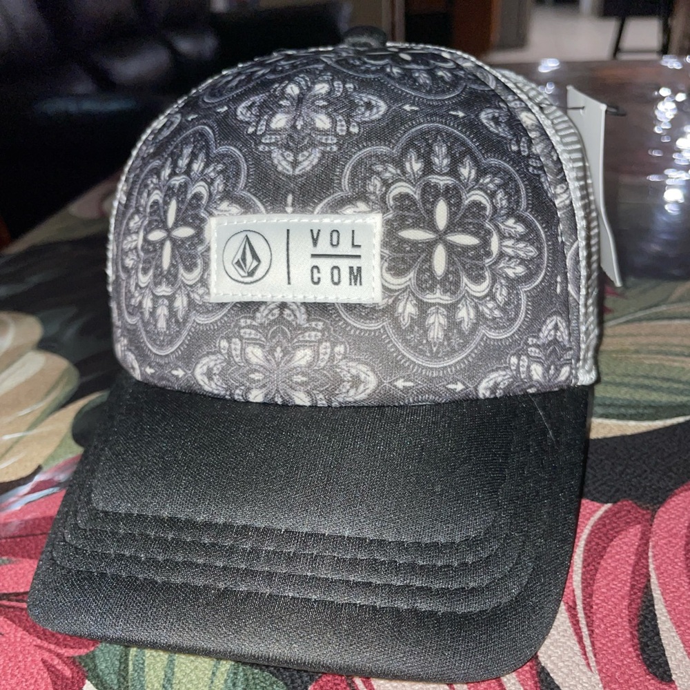 Brand new volcom hat
